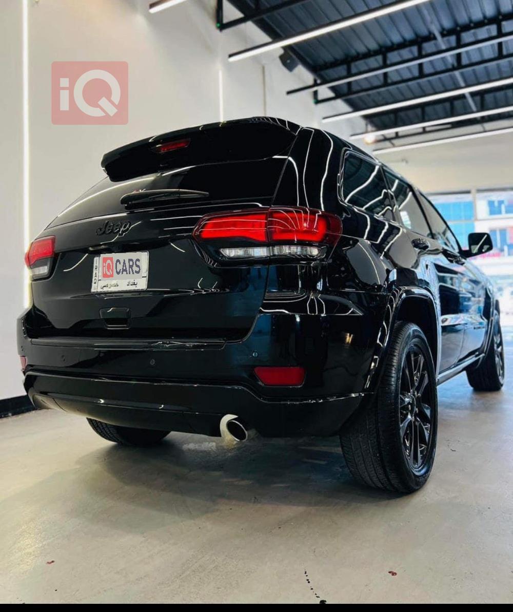 جیپ گراند شیرۆکی